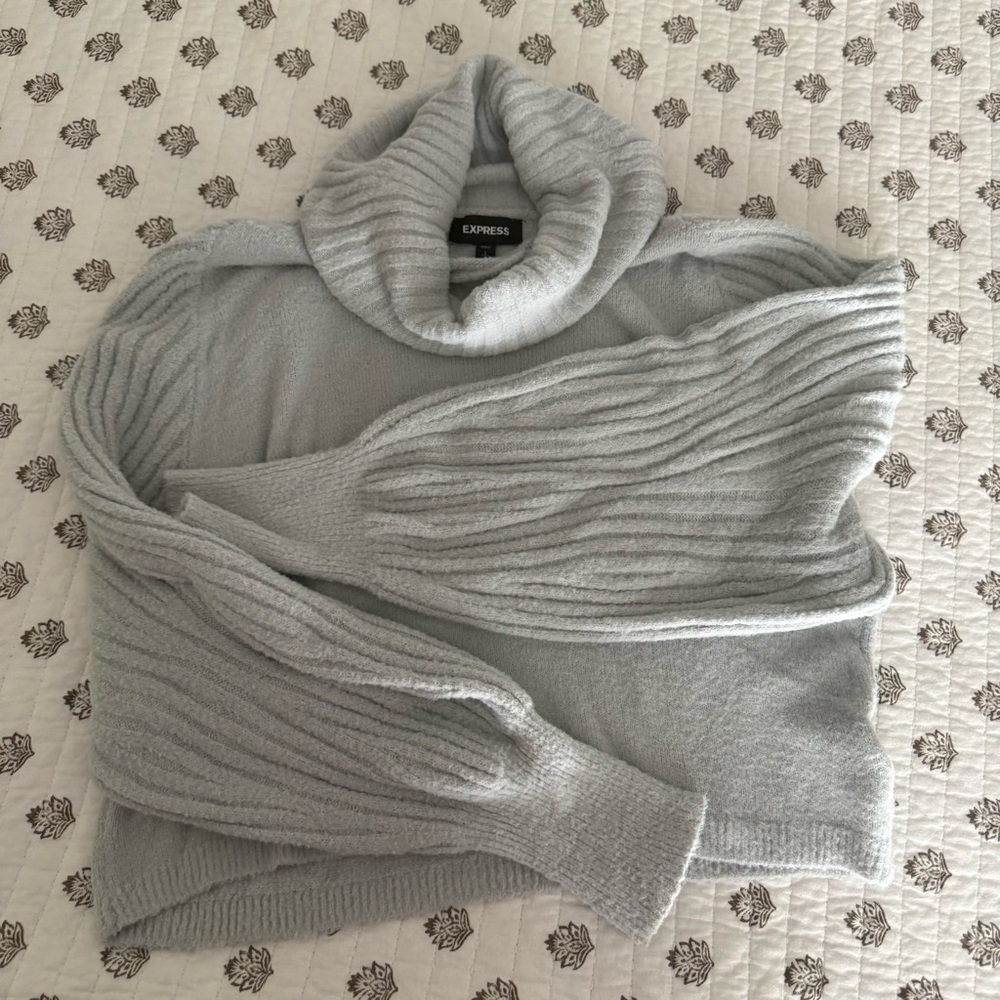 Express Sweater - Picture 2 of 4